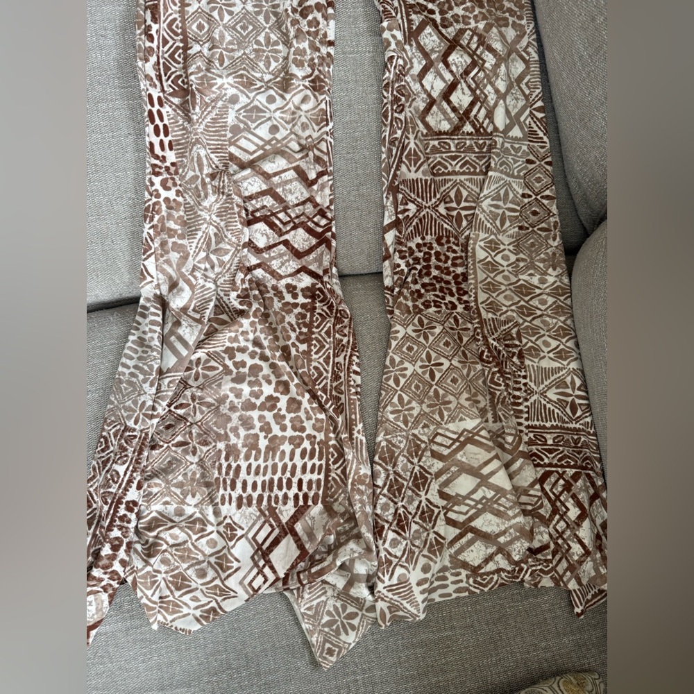 Funky Geometric Patterned Flared Pants - Picture 4 of 5